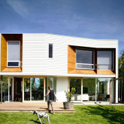 Дизайн-проект двухэтажного частного дома в белых тонах