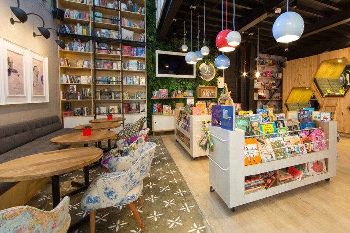 Необычный проект книжного кафе-магазина с уникальным интерьером