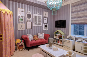 Диван для интерьера детской комнаты