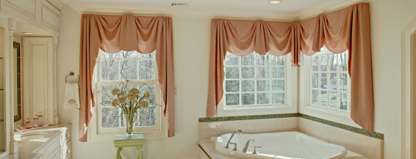 Угловая ванная в интерьере