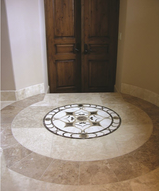 Декоративный элемент на полу