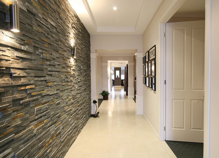Искусственный камень в коридоре