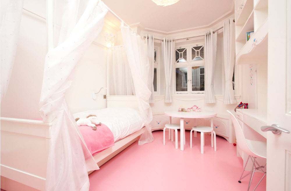 Комната с розовым полом
