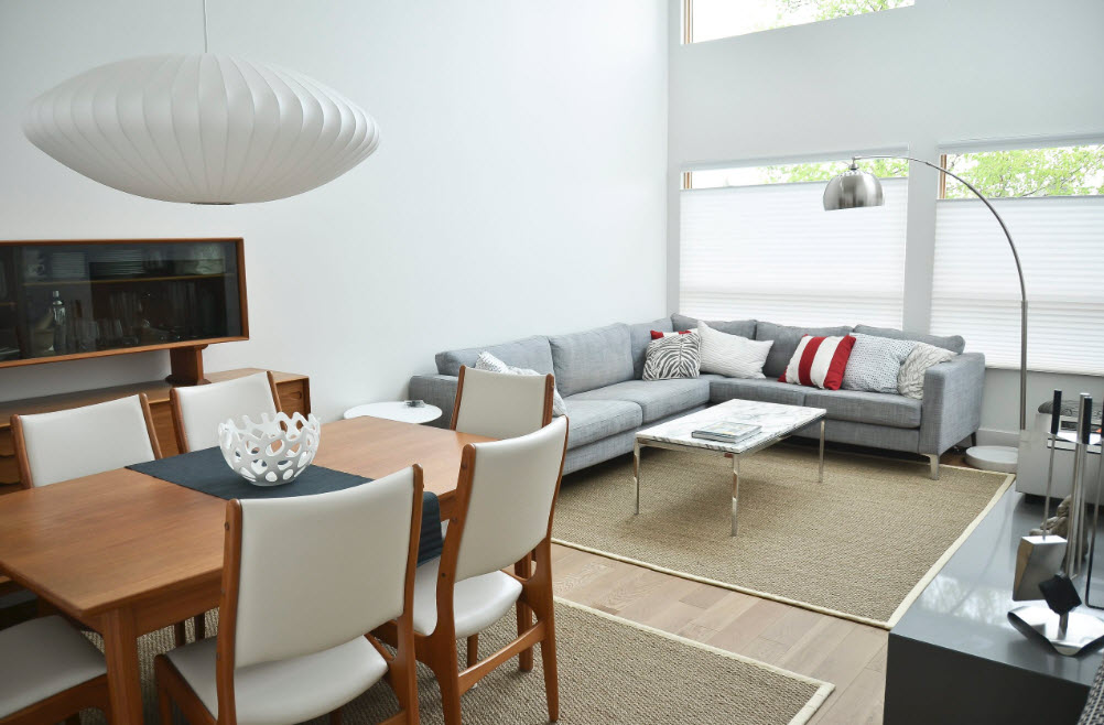 Угловой диван в совмещенной гостиной