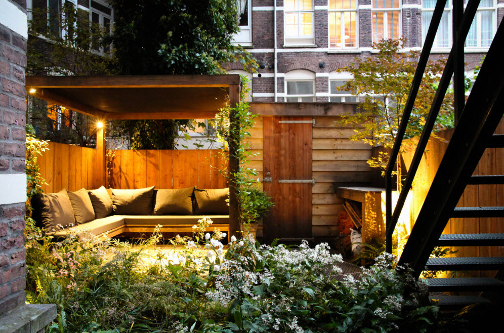 Угловая зона отдыха под навесом