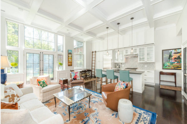 Гостиная-кухня-столовая