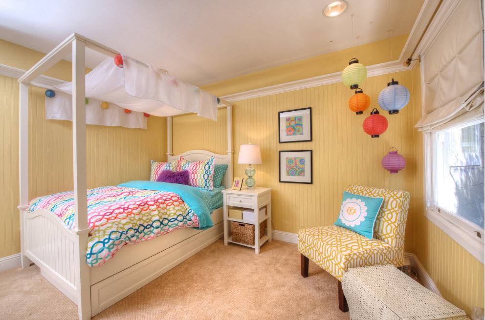 Комната в желтых пастельных тонах