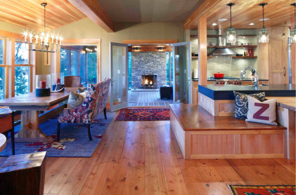 Диван как часть обеденного ансамбля