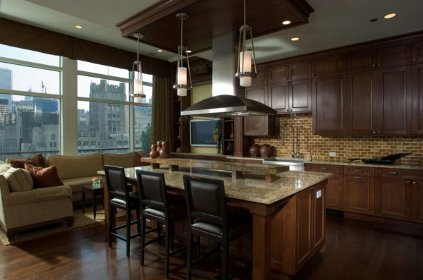 Кухня в темных тонах