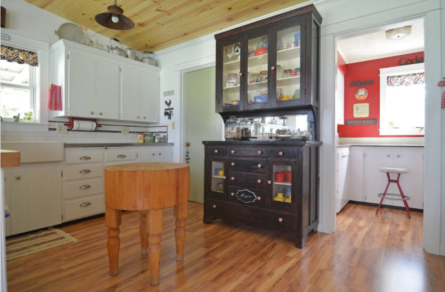 100 лучших идей: современный буфет в интерьере кухни и гостиной