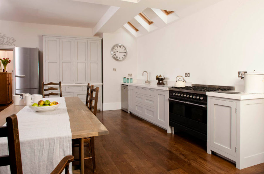 100 лучших идей: современный буфет в интерьере кухни и гостиной