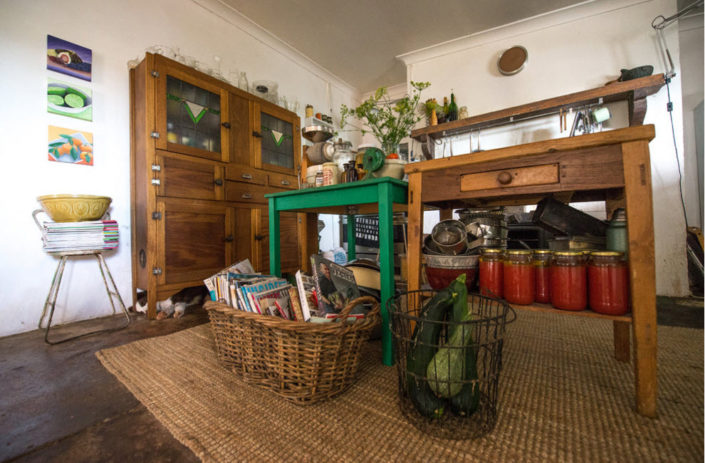 100 лучших идей: современный буфет в интерьере кухни и гостиной