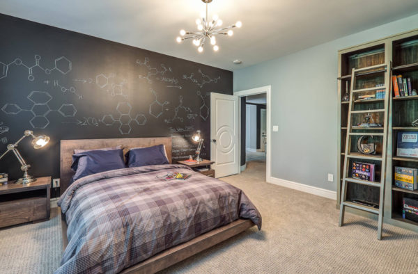 Черная магнитная стена