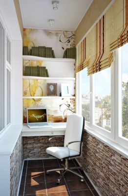 Удобный кабинет на балконе