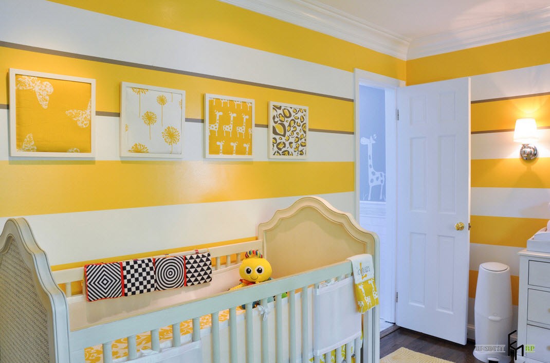 Желтые полосы на стене детской
