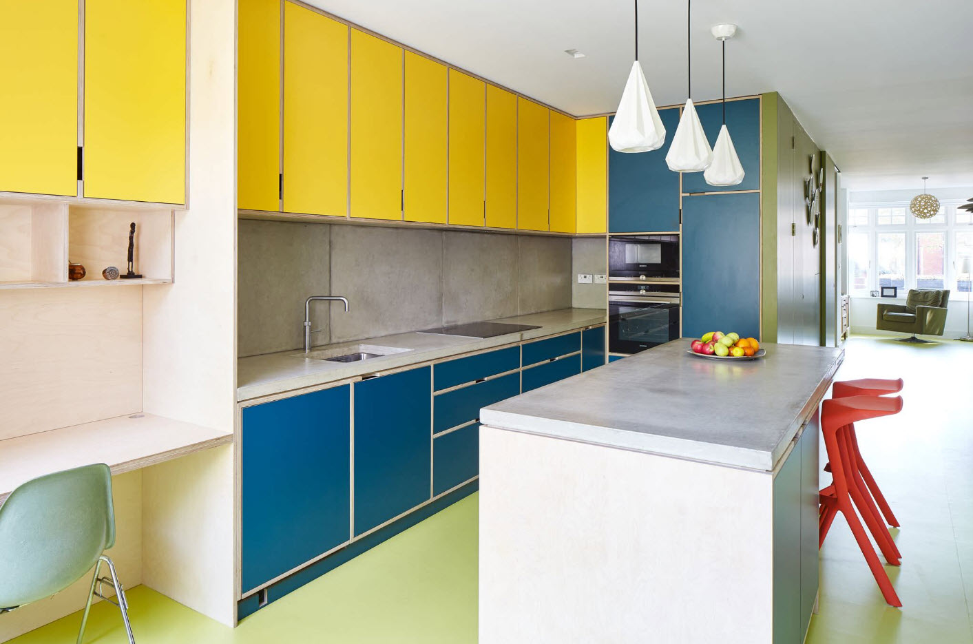 Яркие фасады кухонных шкафов