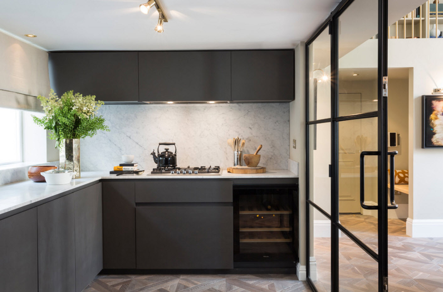 Темные фасады