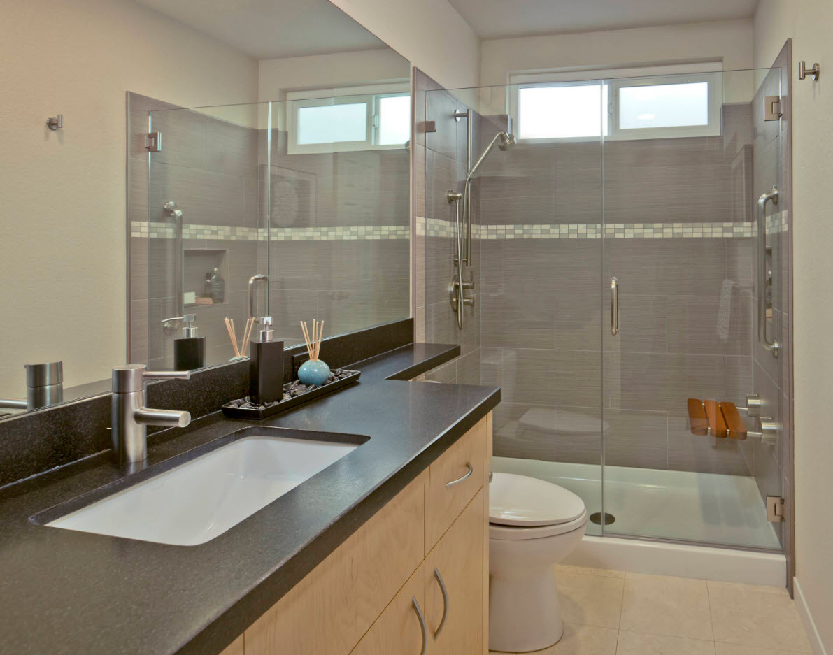 Душевая за стеклом