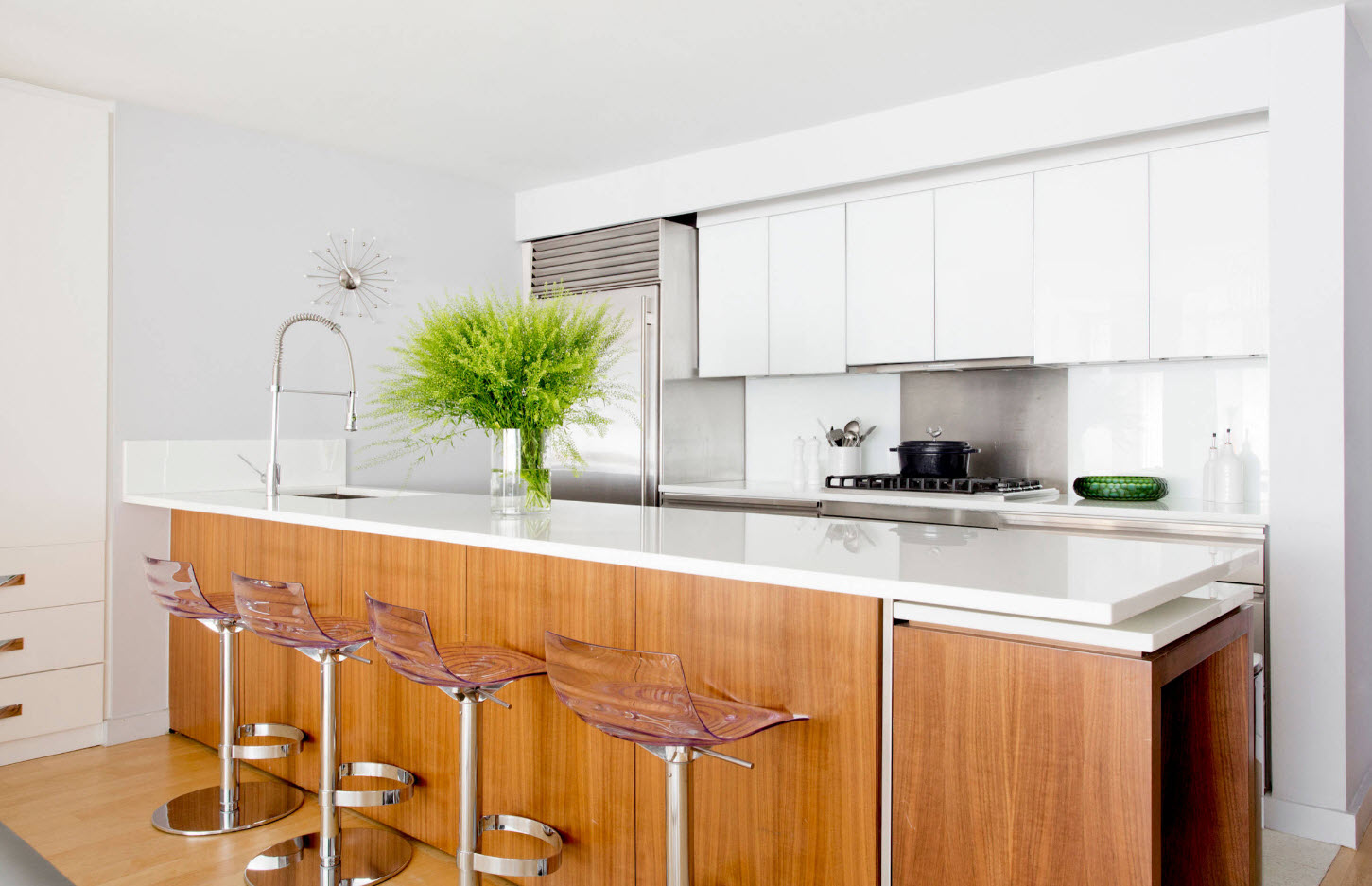 Белоснежный и древесный