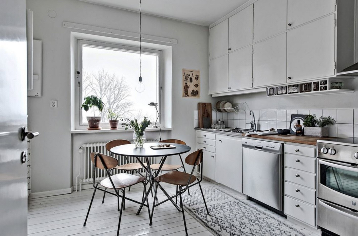 Линейная компоновка и круглый стол