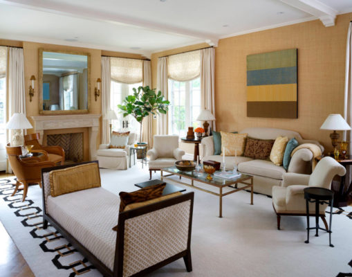 Гостиная в бежевых тонах