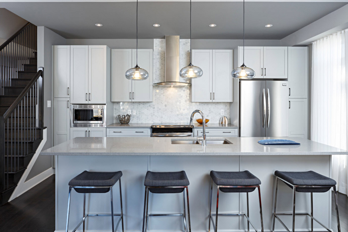 Блеск нержавеющей стали