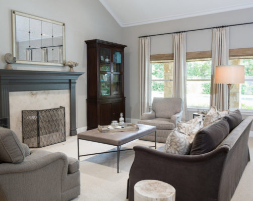 Светлые шторы и бамбук