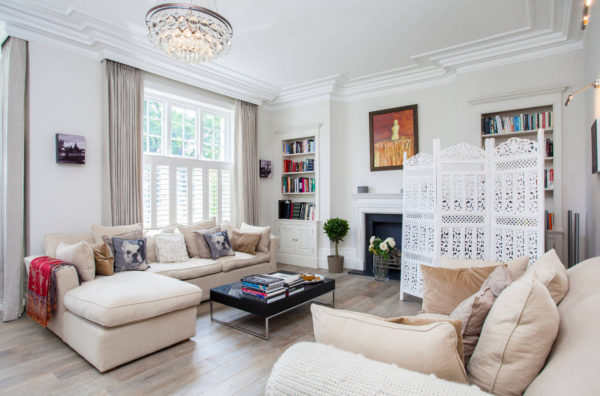 В белоснежном помещении