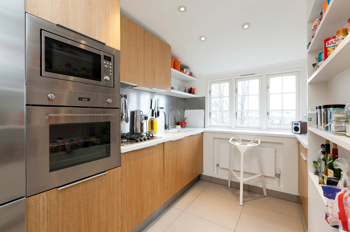 планировка узкой кухни. двухрядная кухня. длинные кухни. кухня в 2 ряда. двухрядная планировка кухни.