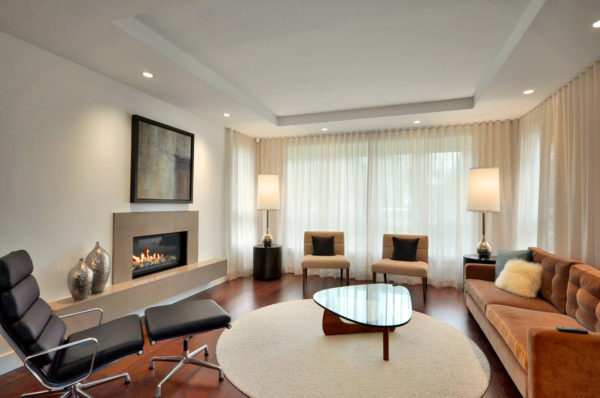 Тюль в интерьере зала