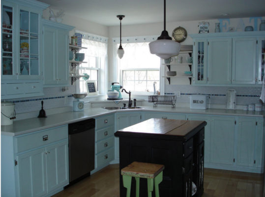 Светло-голубой гарнитур