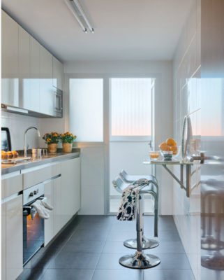 Обеденная стойка-полочка