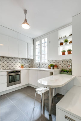 Белый дизайн кухонного помещения