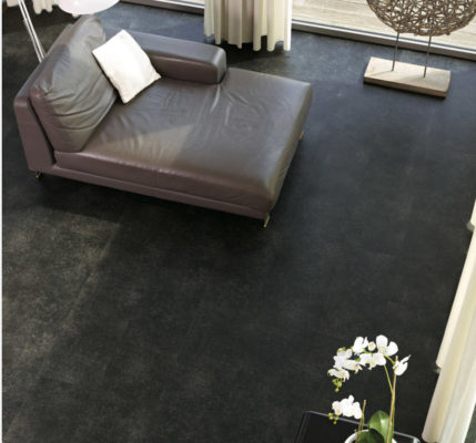 Темный пол для гостиной