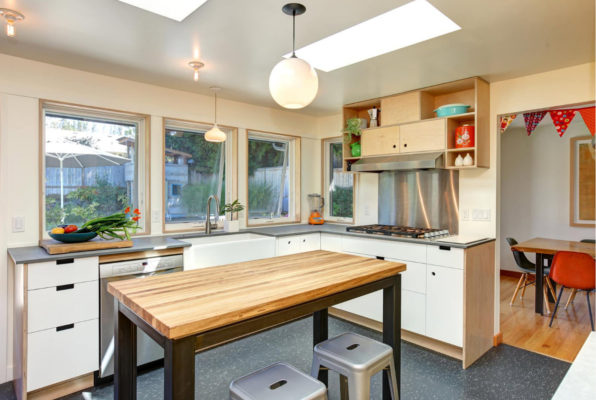 В просторной кухне