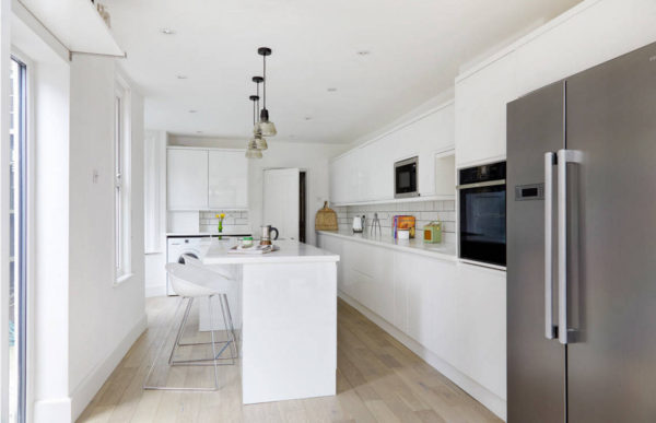 Белоснежные гладкие фасады