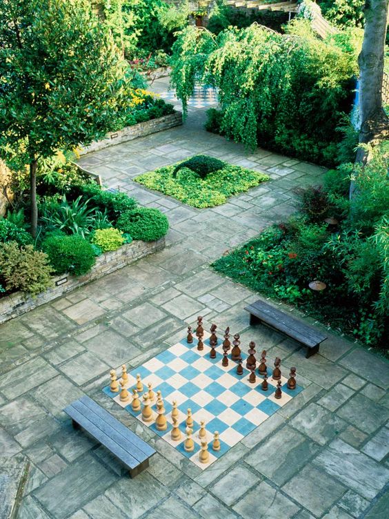 Шахматы в саду