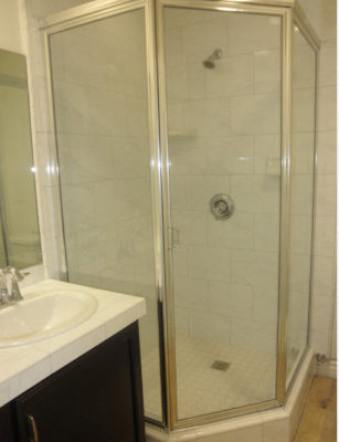 Пятиугольная кабинка