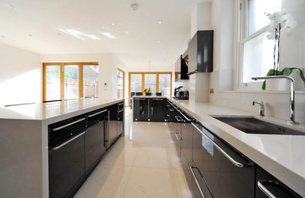 Масштабная кухонная обстановка