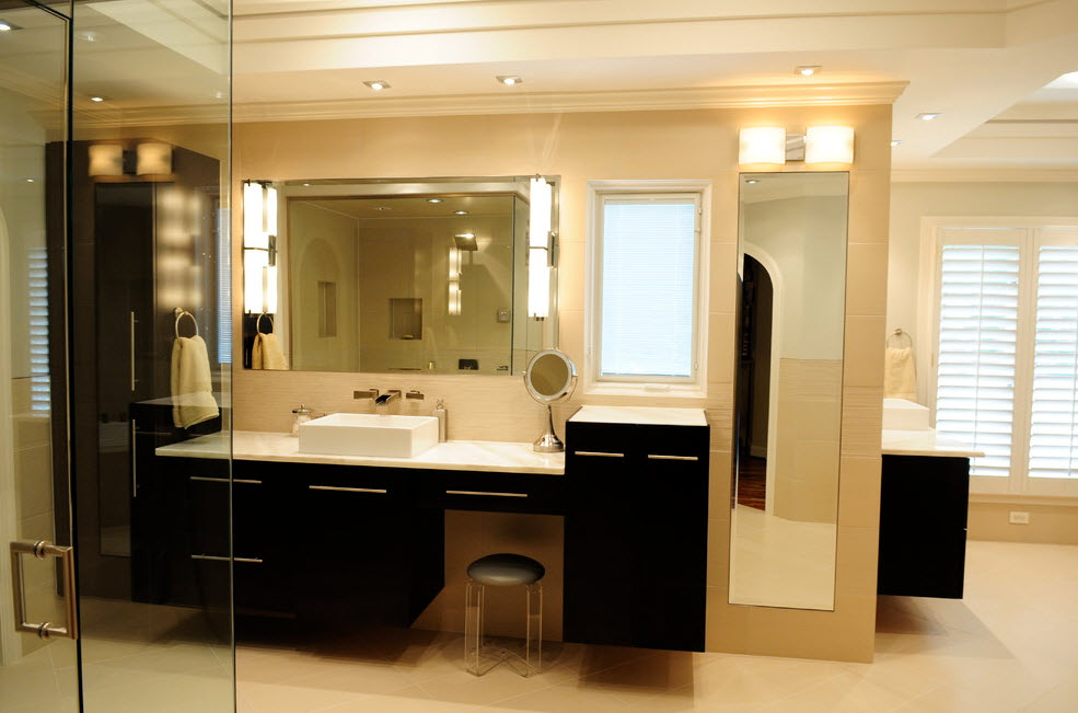Контрастний дизайн ванної кімнати