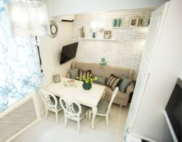 Кухонный интерьер с диваном