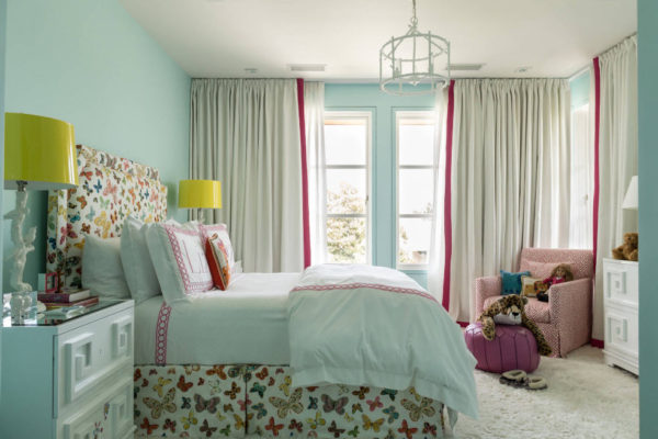 Комната для девочки в голубых тонах
