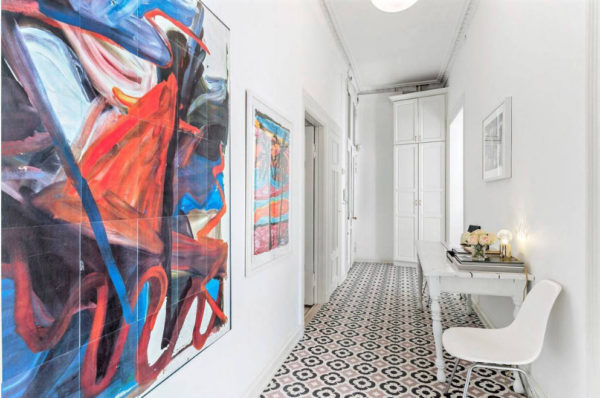 Картины в коридоре