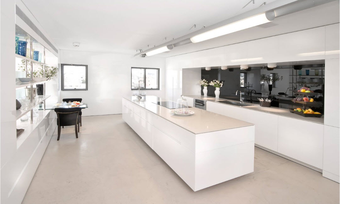 В белом цвете