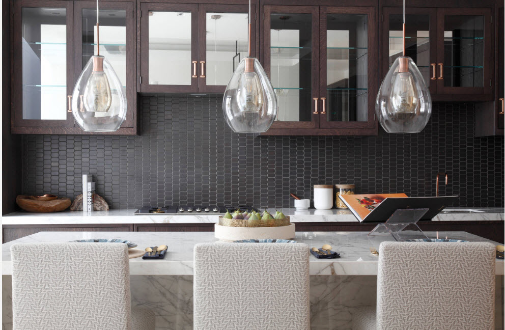 Кухня в темных тонах