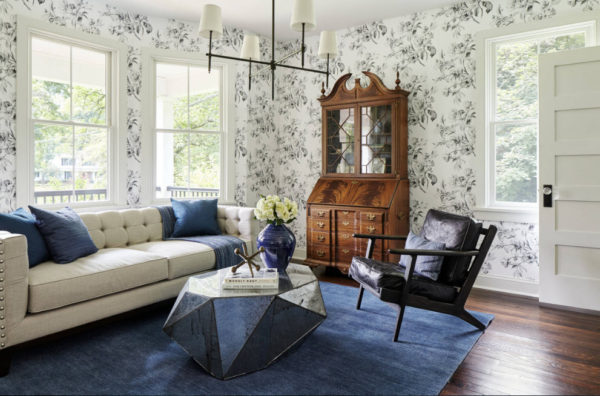 Обои с цветочным принтом