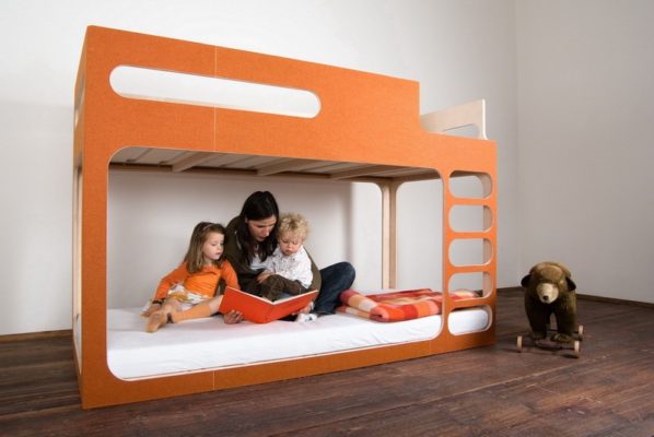 оранжевая двухъярусная кровать с диваном