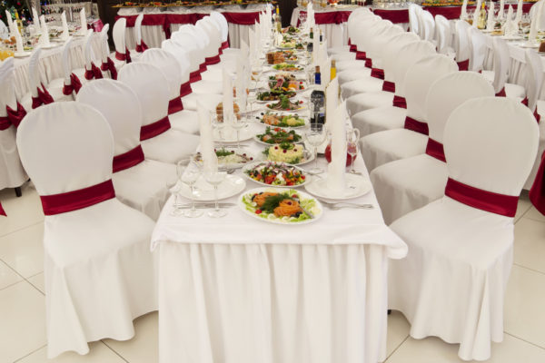 свадебные чехлы на стулья