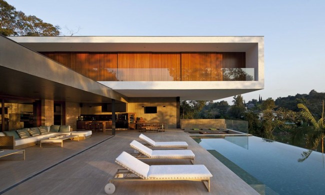 дом с бассейном в стиле модерн