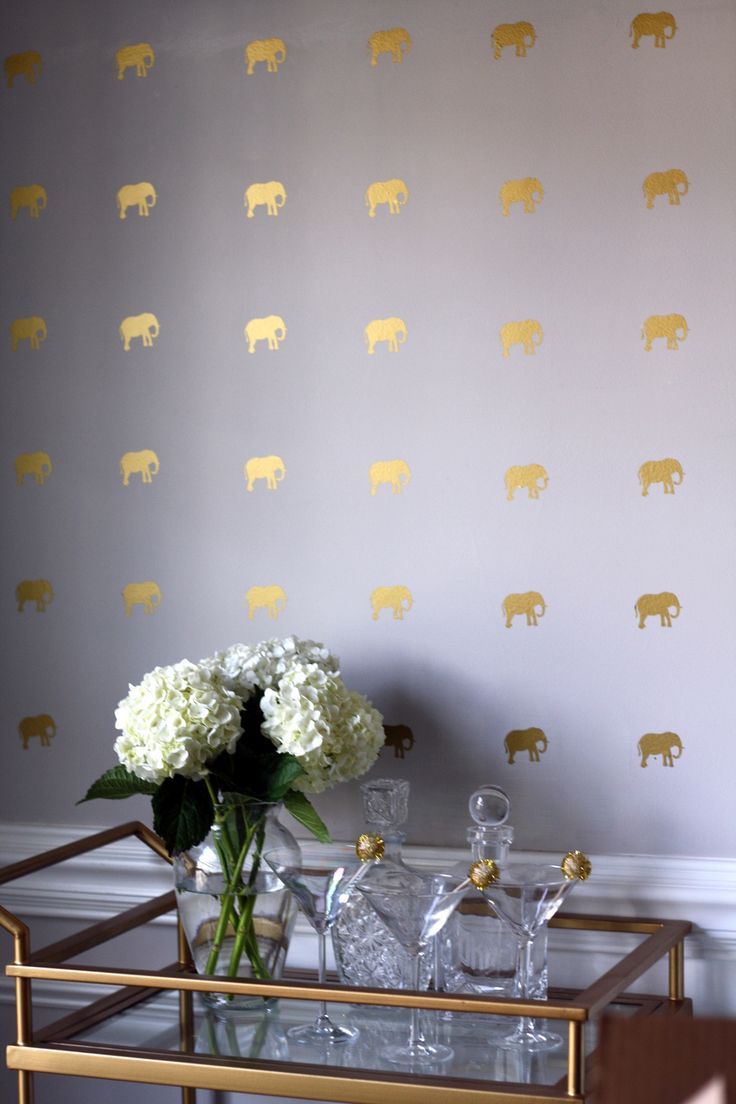 изображение слоников на стене